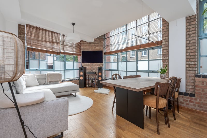 Flat Boss Street in Greater London