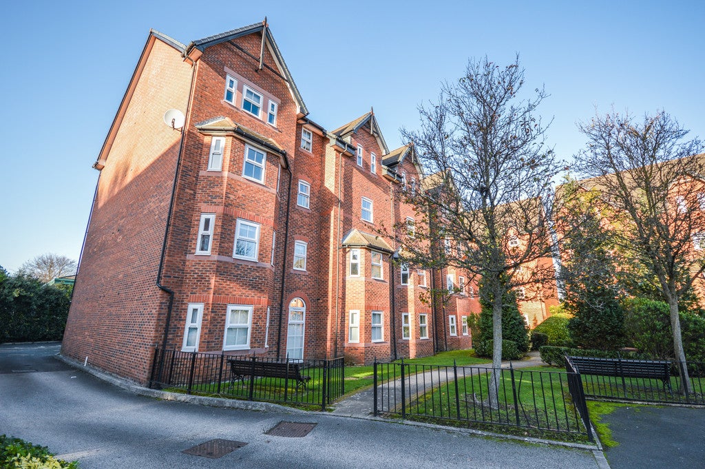Flat New Copper Moss in Trafford