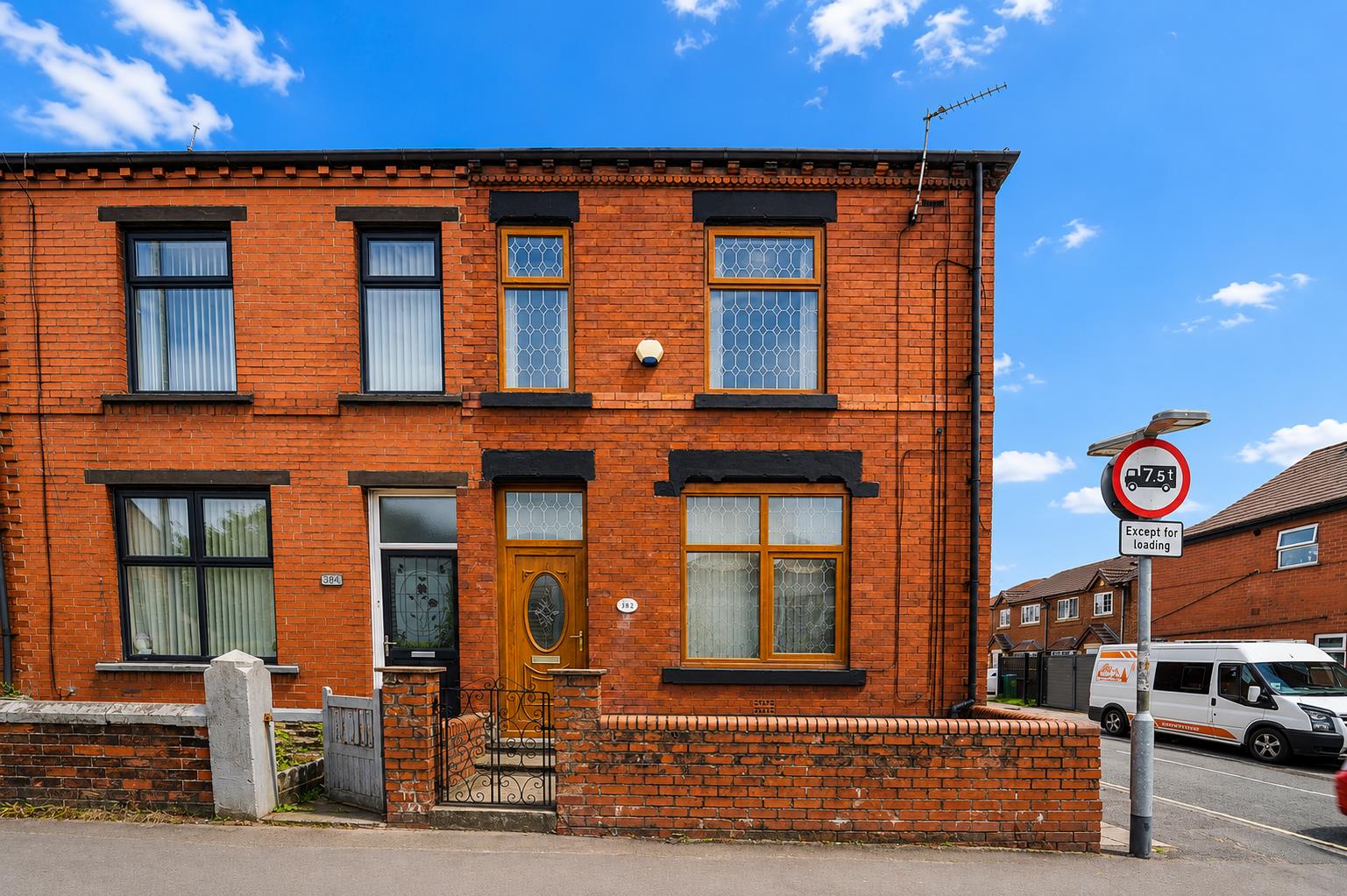 House Oldham Road in Middleton