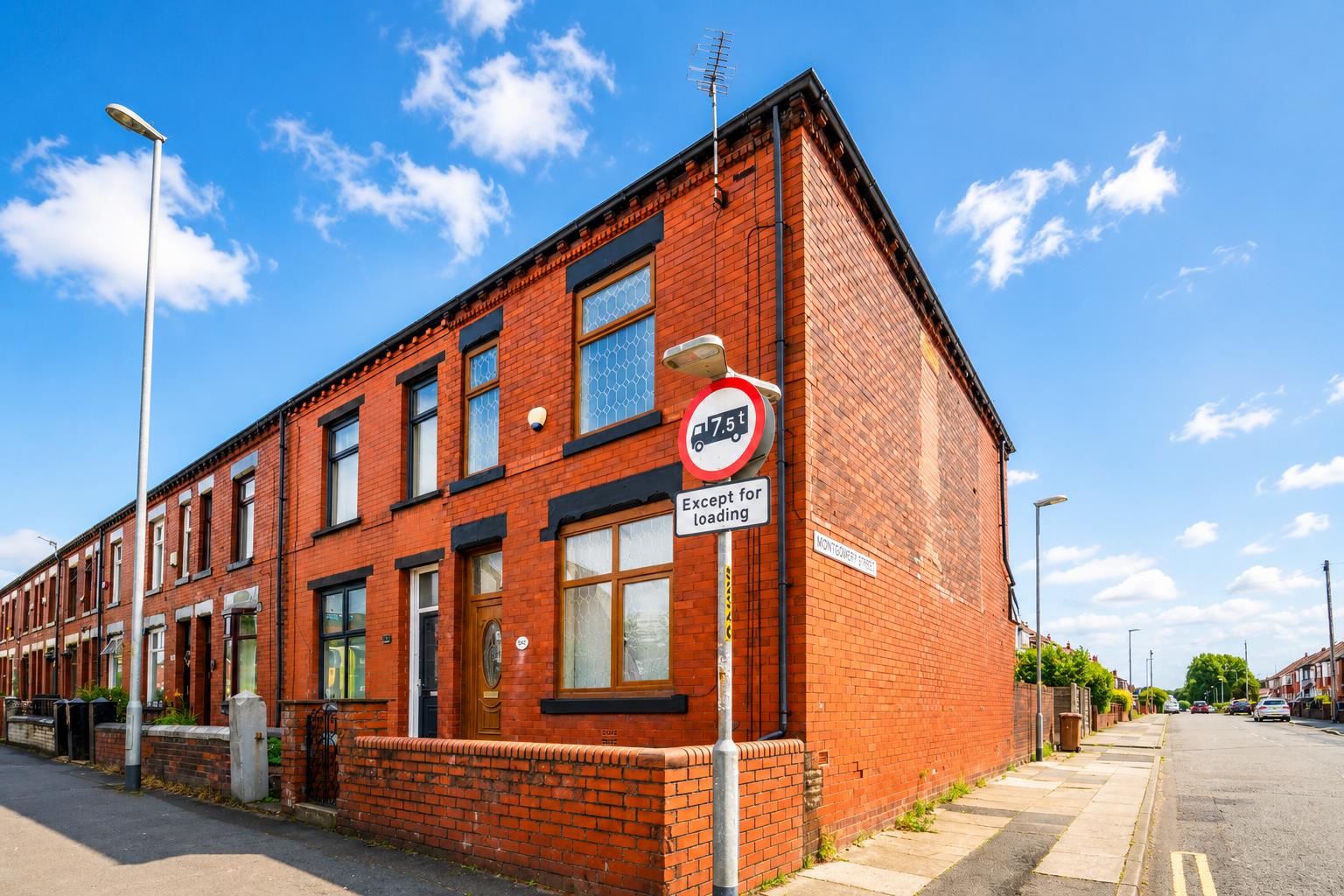 House Oldham Road in Middleton