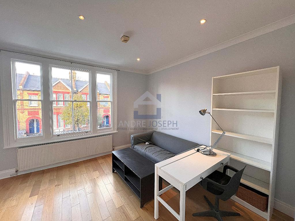 Flat Kilburn Lane in City of Westminster