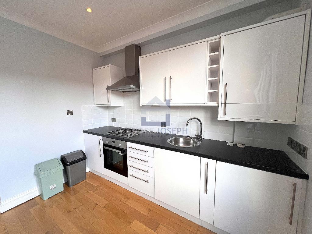 Flat Kilburn Lane in City of Westminster
