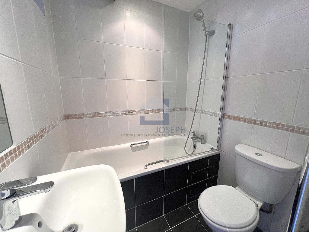 Flat Kilburn Lane in City of Westminster