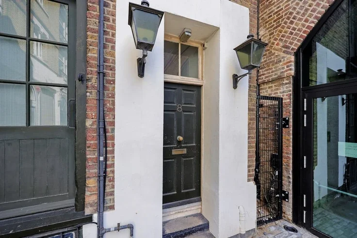 Flat Fairchild Place in Greater London