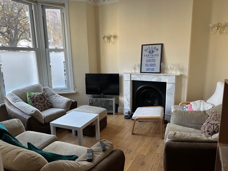 Room South Lambeth Road in Greater London