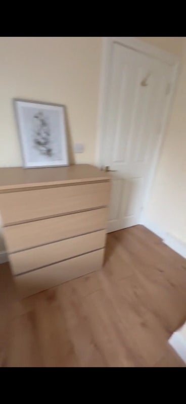 Room South Lambeth Road in Greater London