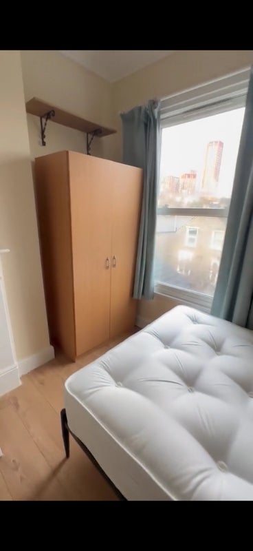 Room South Lambeth Road in Greater London