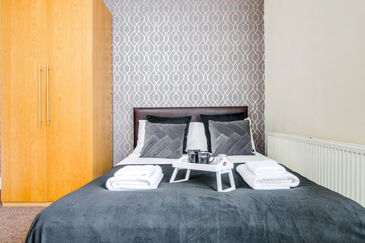Room Hunton Road in Birmingham