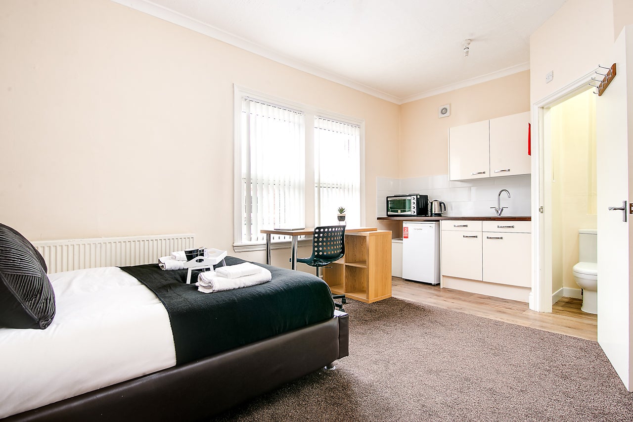 Room Hunton Road in Birmingham