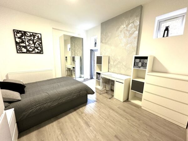 Room Lancing Road in Greater London
