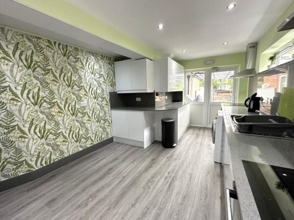 Room Lancing Road in Greater London