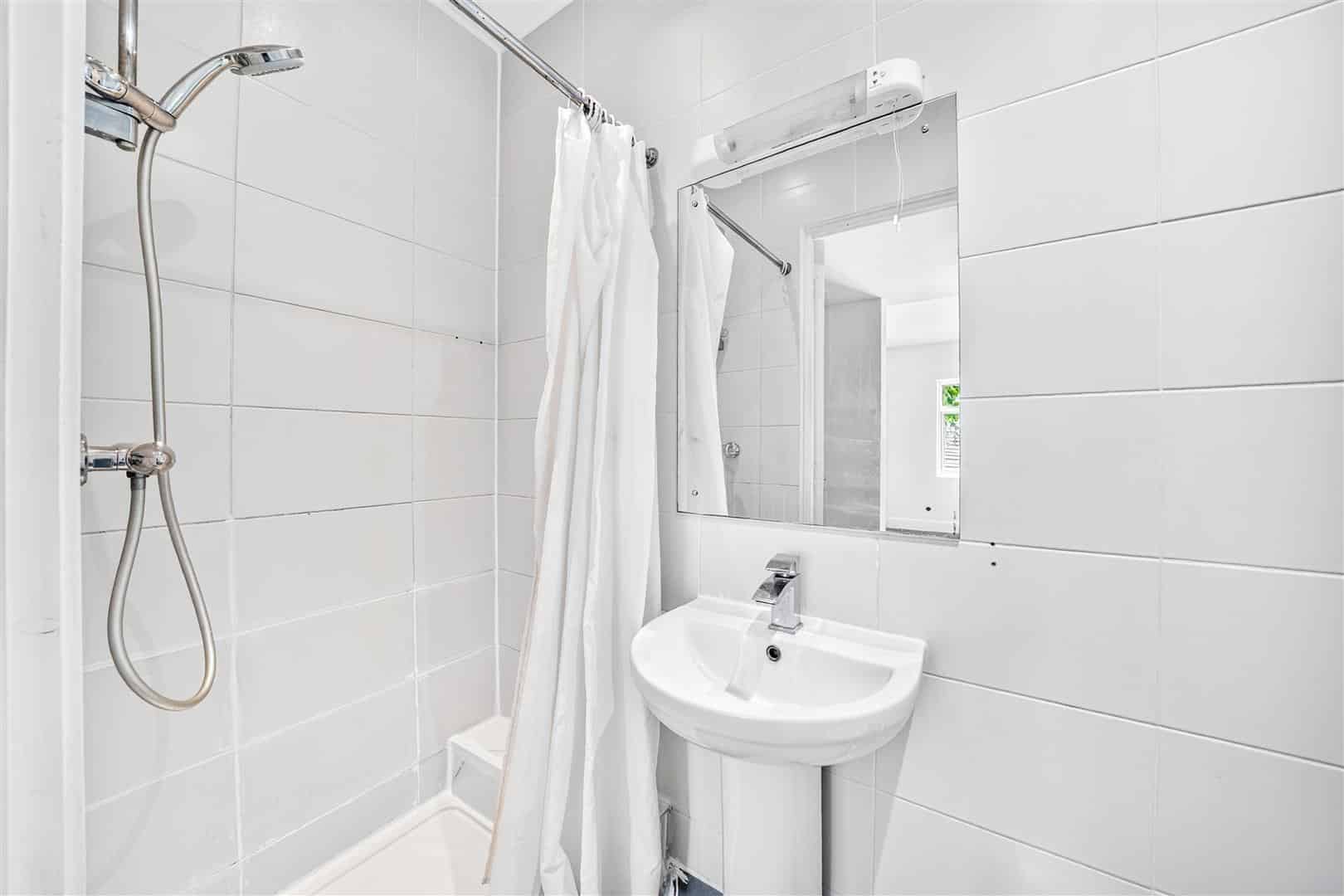 Room Holmwood Road in Greater London