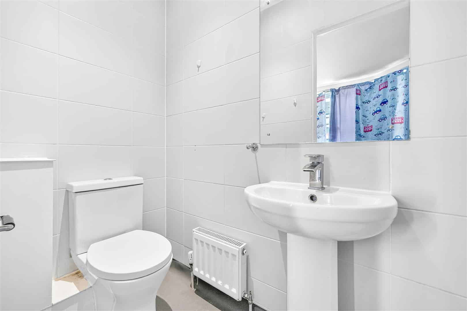 Room Holmwood Road in Greater London