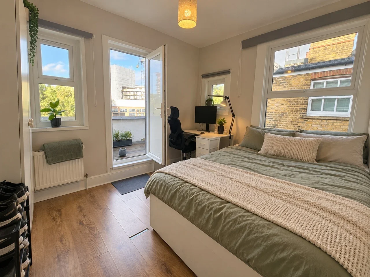 Room Southampton Way in Greater London