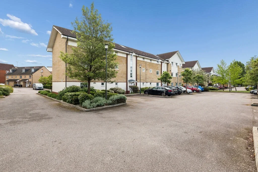 Flat Eddington Crescent in Welwyn Hatfield