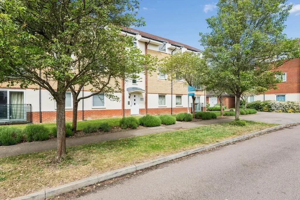 Flat Eddington Crescent in Welwyn Hatfield