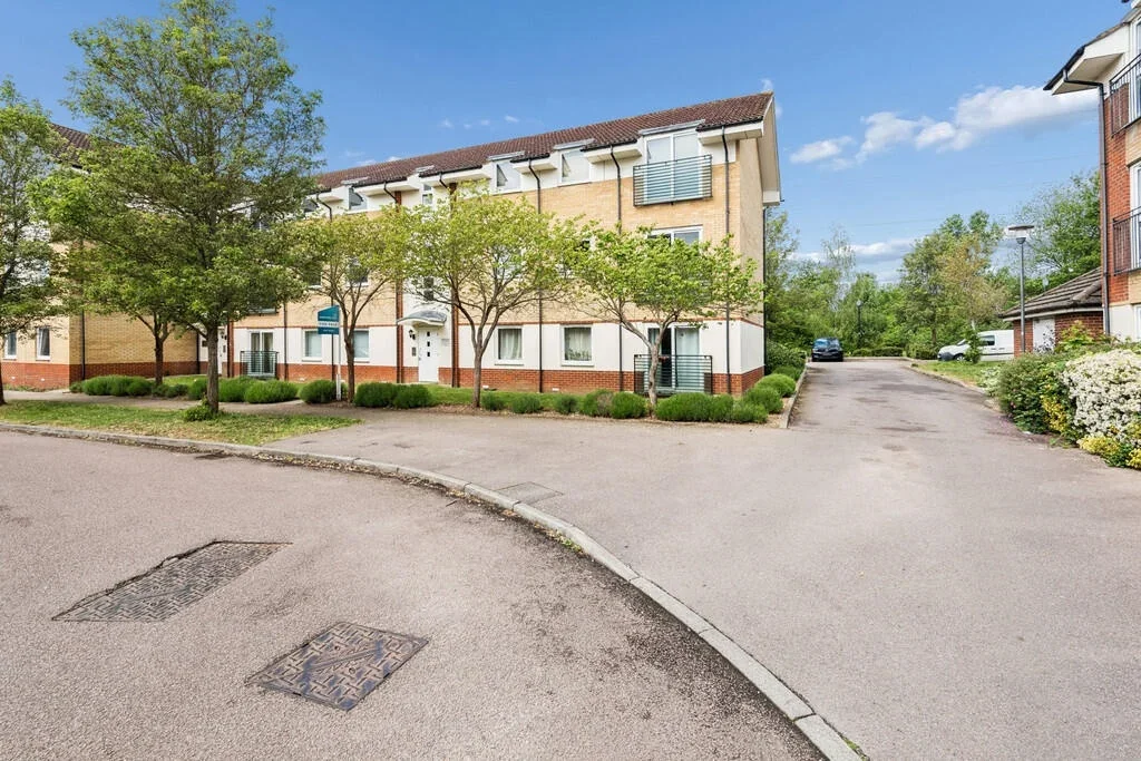 Flat Eddington Crescent in Welwyn Hatfield