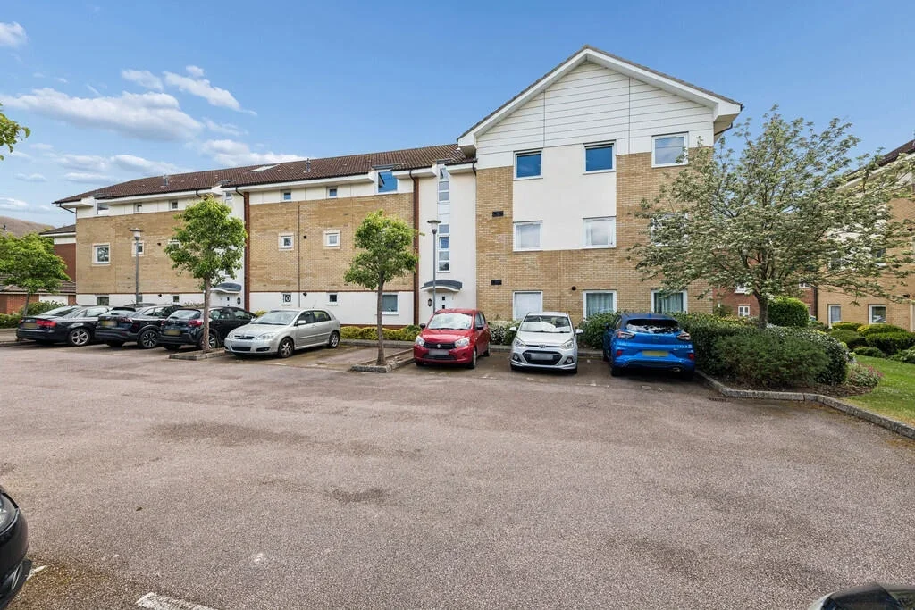 Flat Eddington Crescent in Welwyn Hatfield