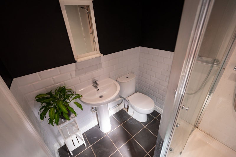 Room Thornton Road in Stoke-on-Trent