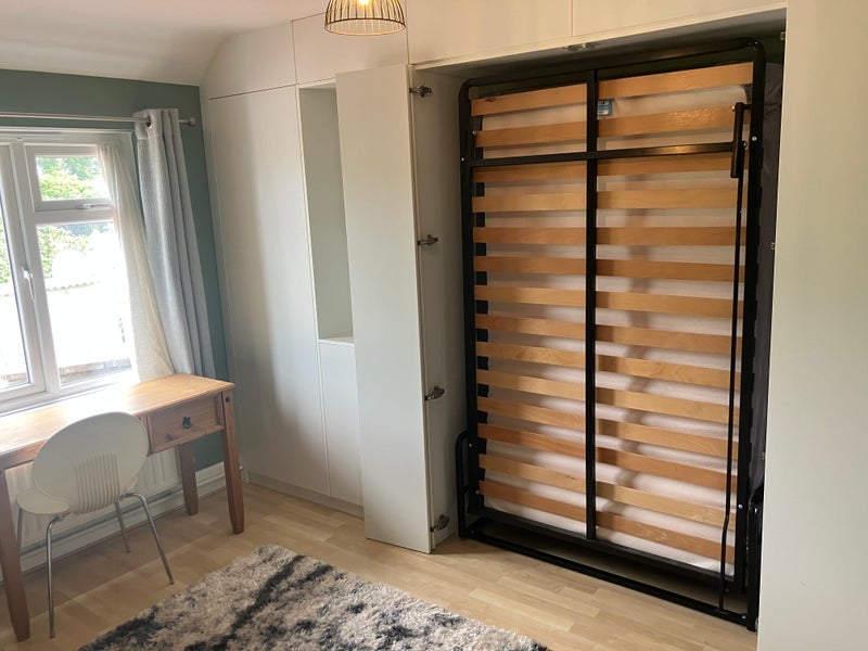 Room Turner Avenue in Greater London
