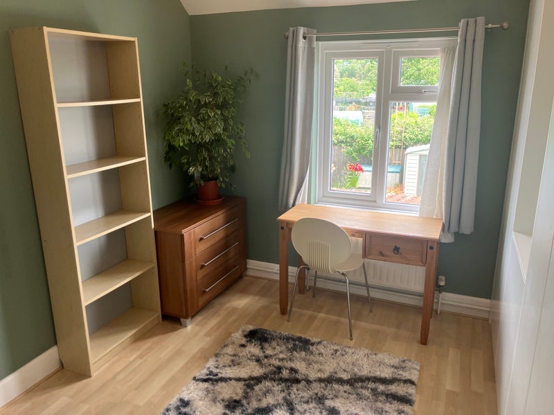Room Turner Avenue in Greater London