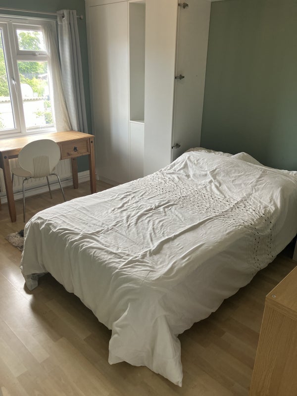 Room Turner Avenue in Greater London