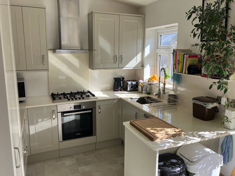 Room Turner Avenue in Greater London