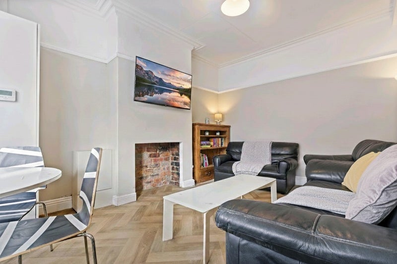 Room St Ann's Mount in Leeds