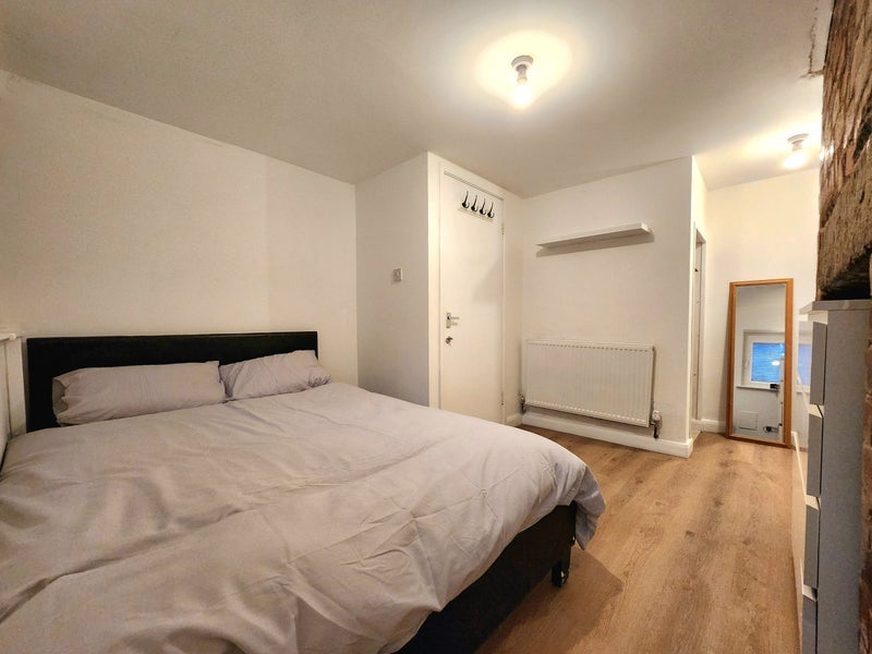 Room St Ann's Mount in Leeds