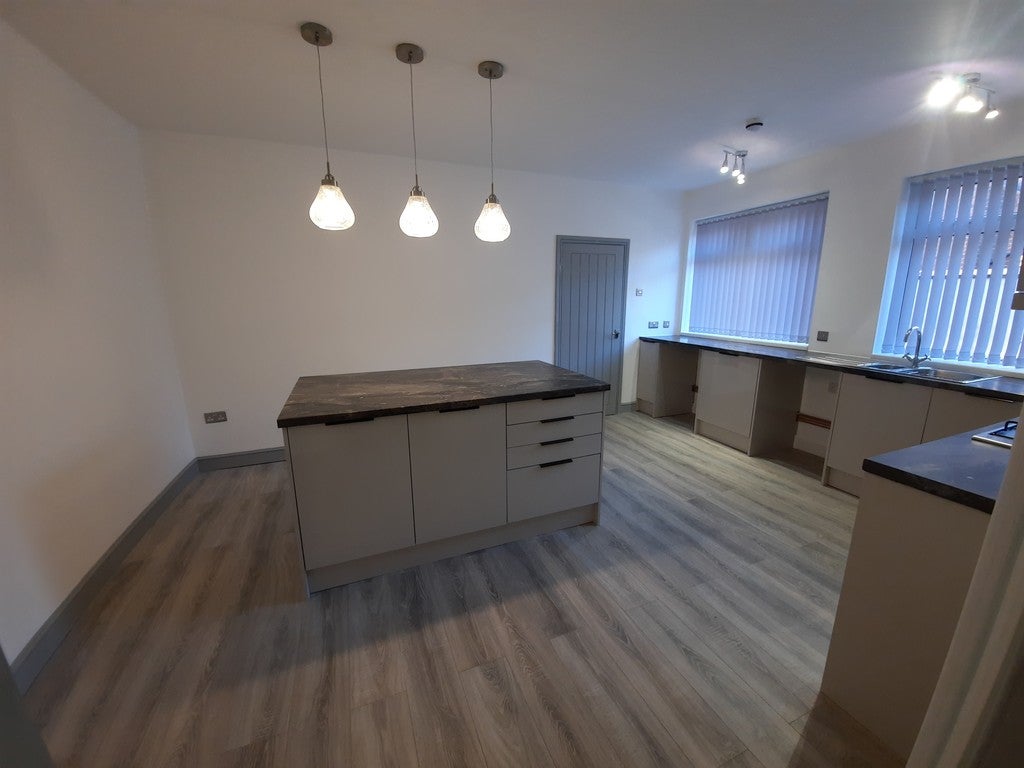 Flat Windsor Road in Doncaster