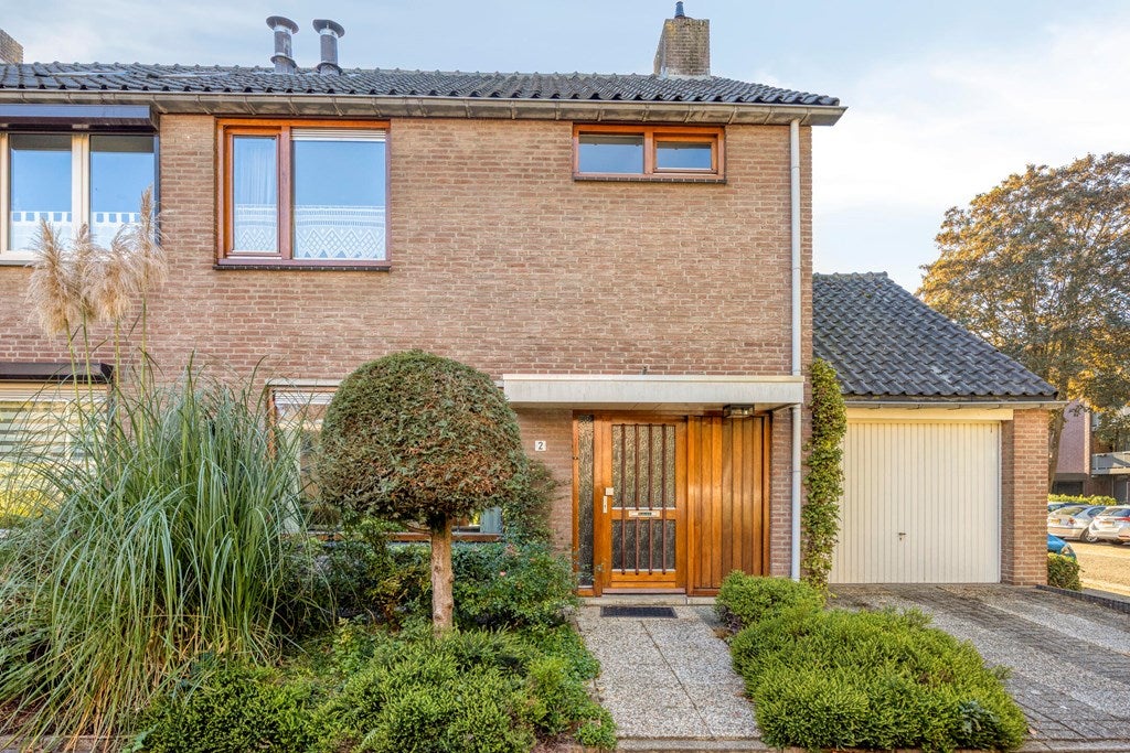 Twee-onder-één-kap te koop: Rogneurdonk 2, Maastricht