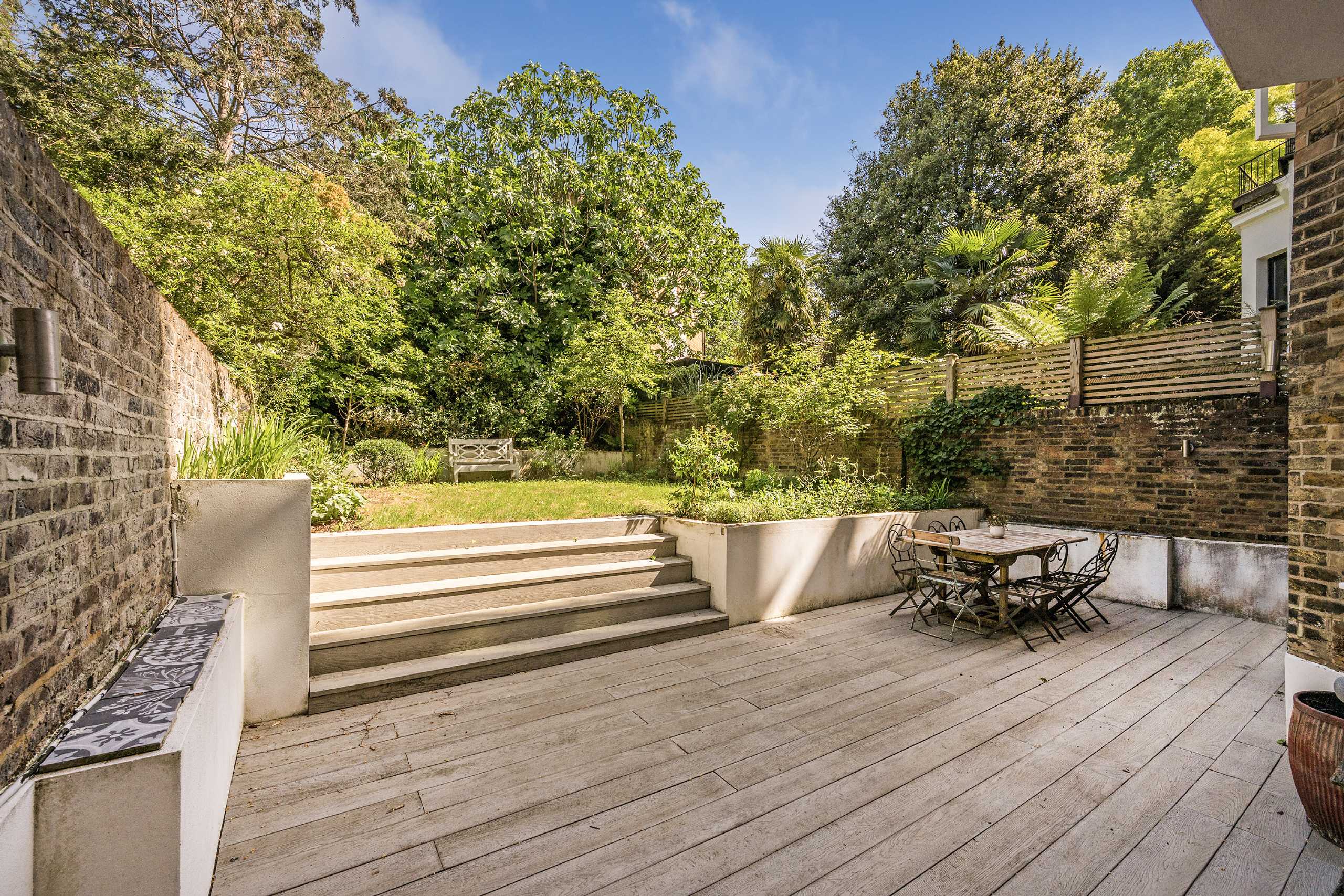 Flat St Quintin Avenue in Greater London