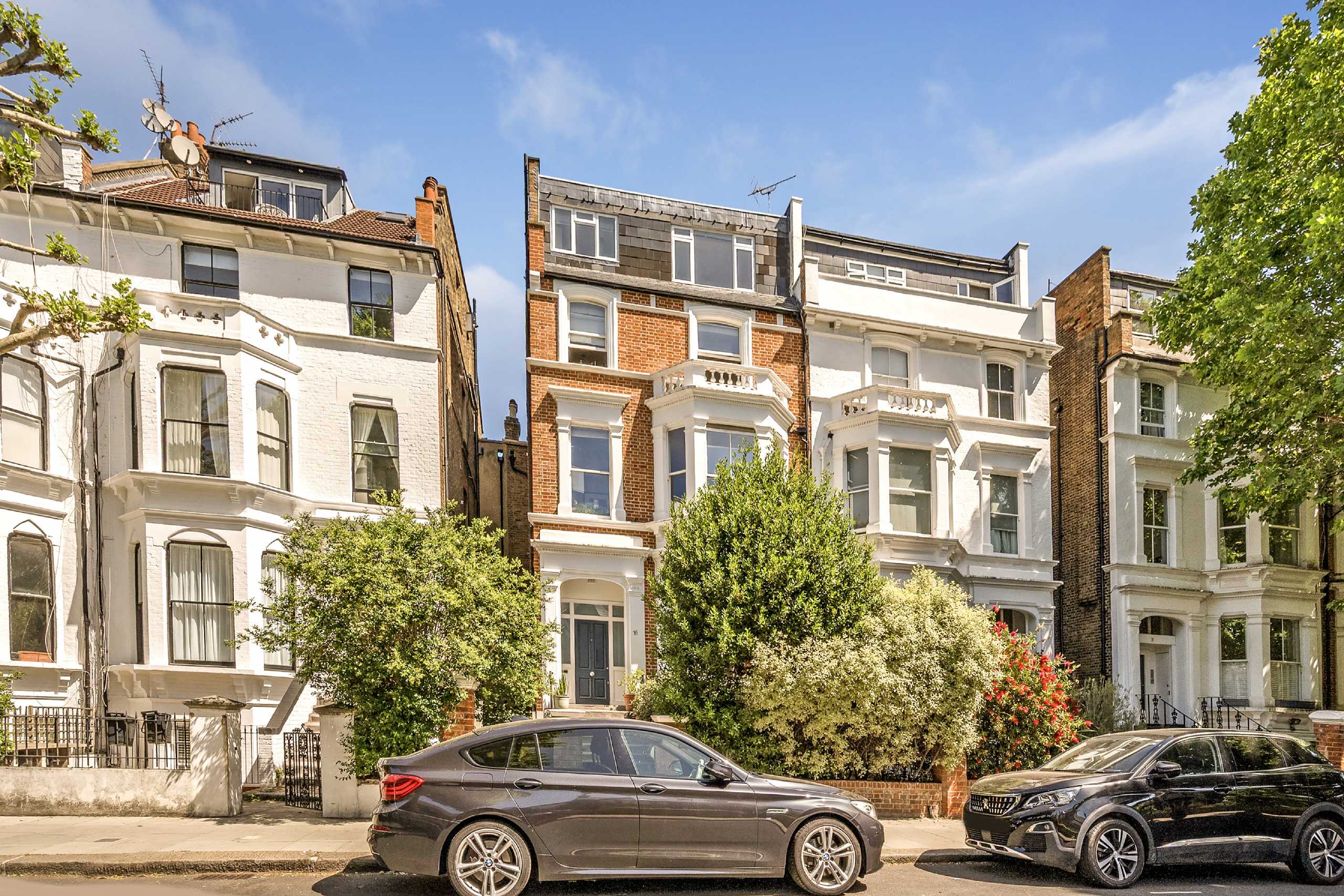 Flat St Quintin Avenue in Greater London