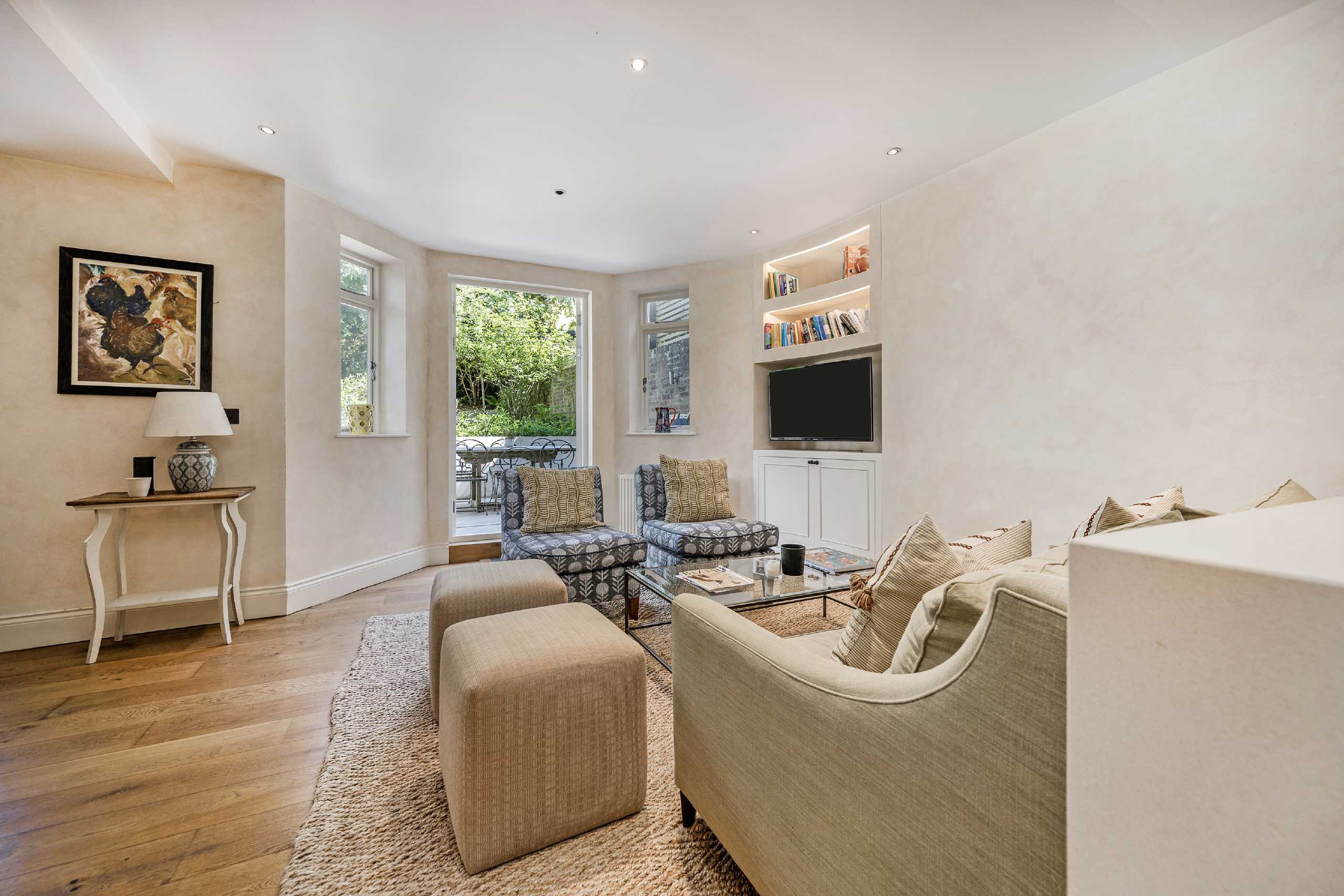 Flat St Quintin Avenue in Greater London