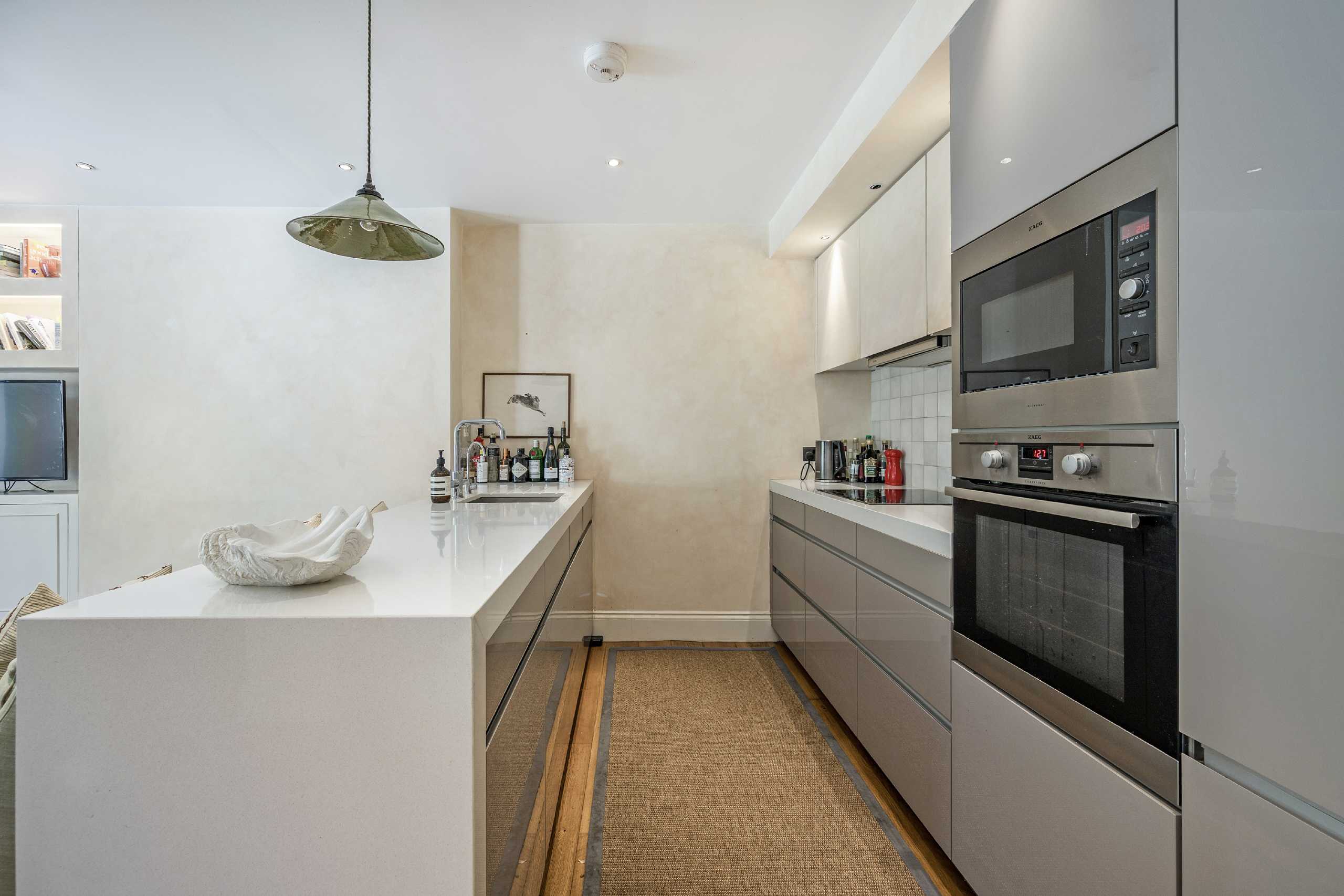 Flat St Quintin Avenue in Greater London