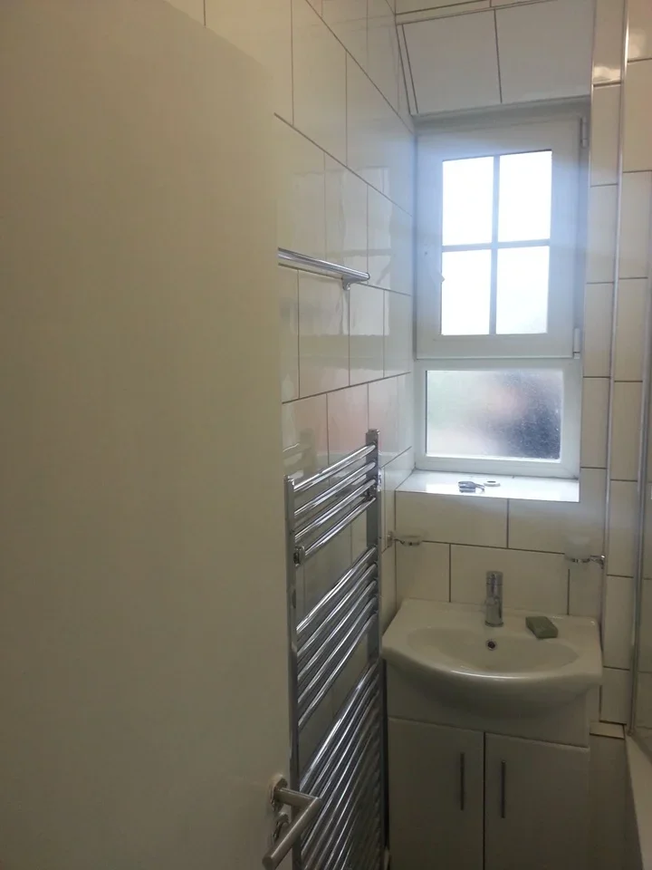 Room Falmouth Road in Greater London