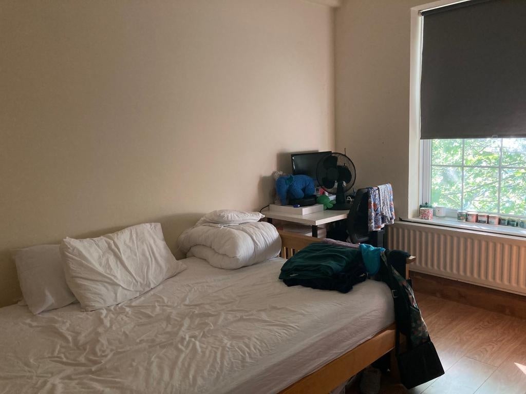Room Falmouth Road in Greater London