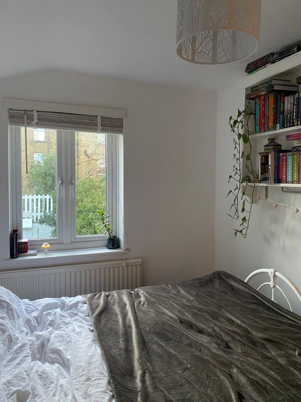 Room Nutfield Road in Greater London