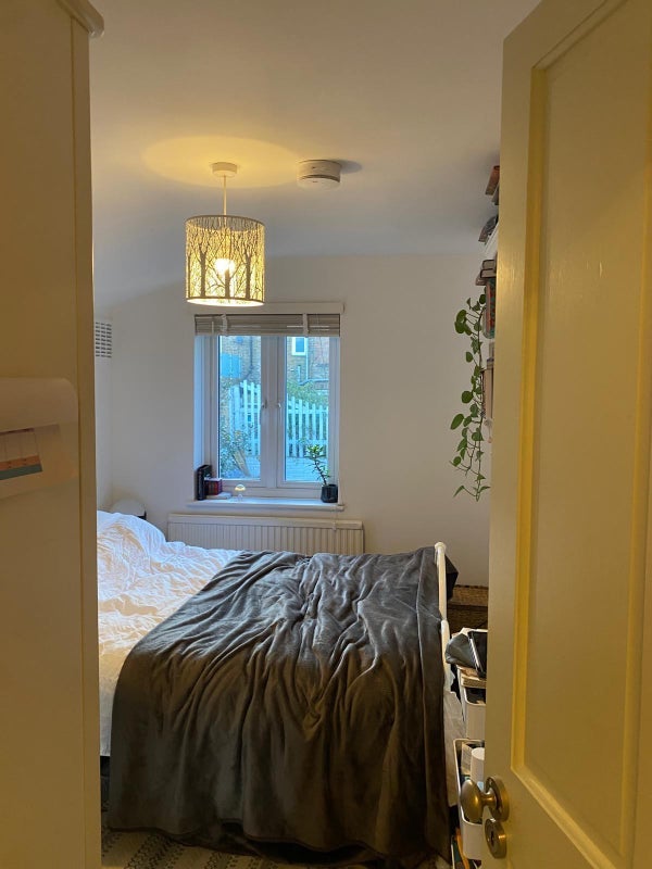 Room Nutfield Road in Greater London