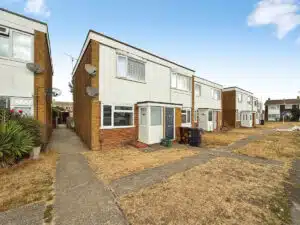 Flat Tamar Rise in Chelmsford