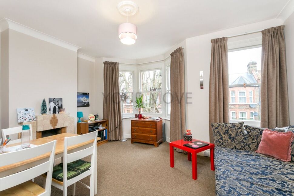Flat Cornwallis Road in Greater London