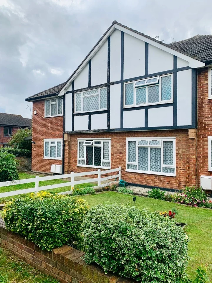 Flat Orchard Close in Greater London