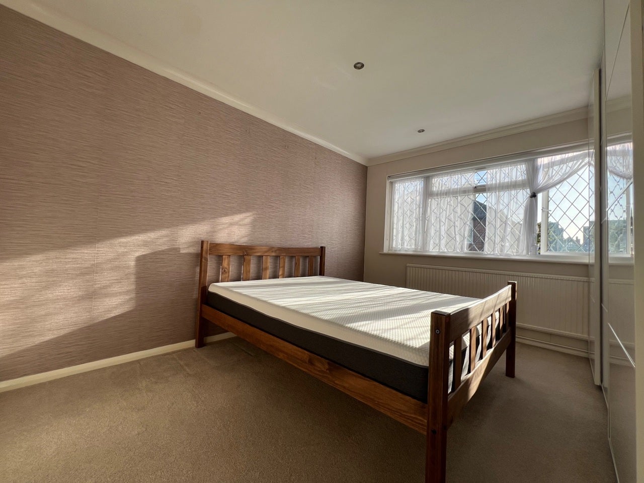 Flat Orchard Close in Greater London
