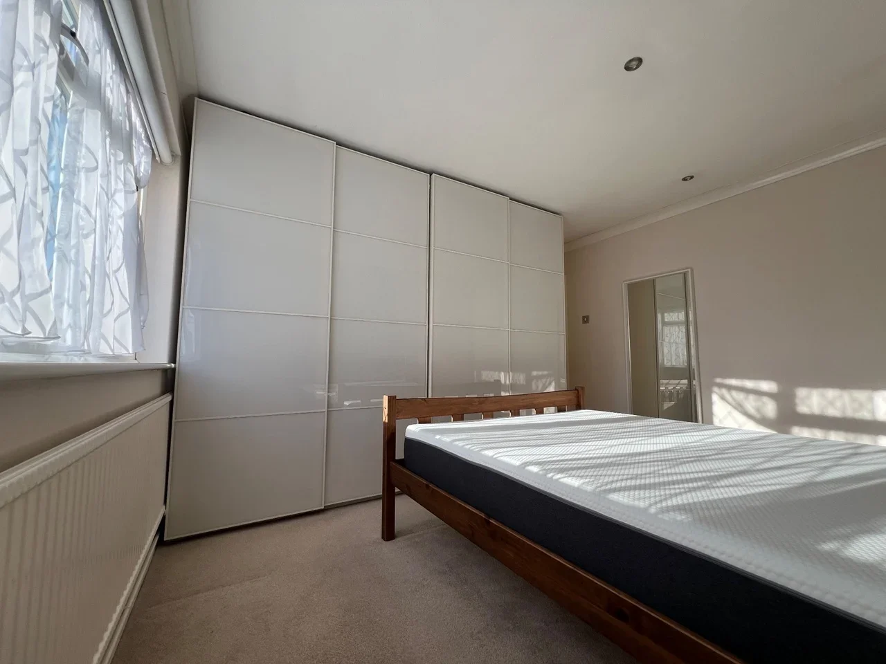 Flat Orchard Close in Greater London