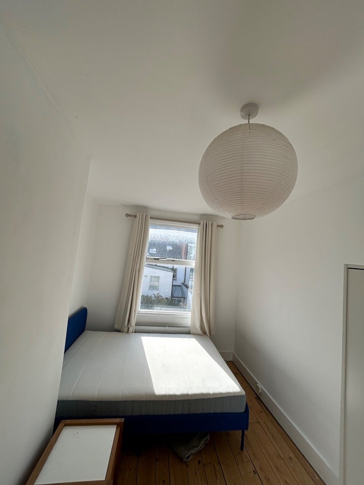 Room Mill Lane in Greater London