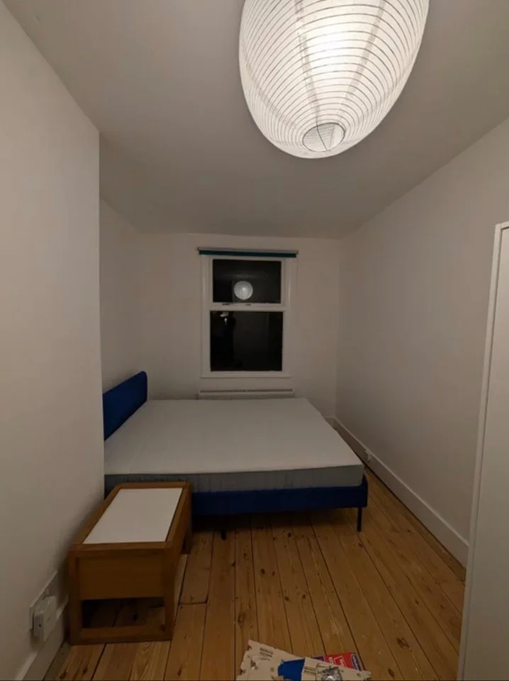 Room Mill Lane in Greater London