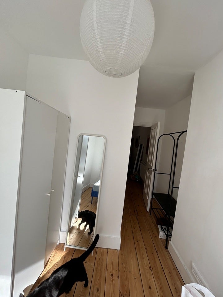 Room Mill Lane in Greater London