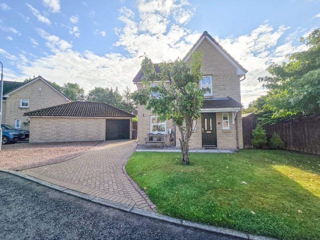 House Balsillie Avenue in Leslie