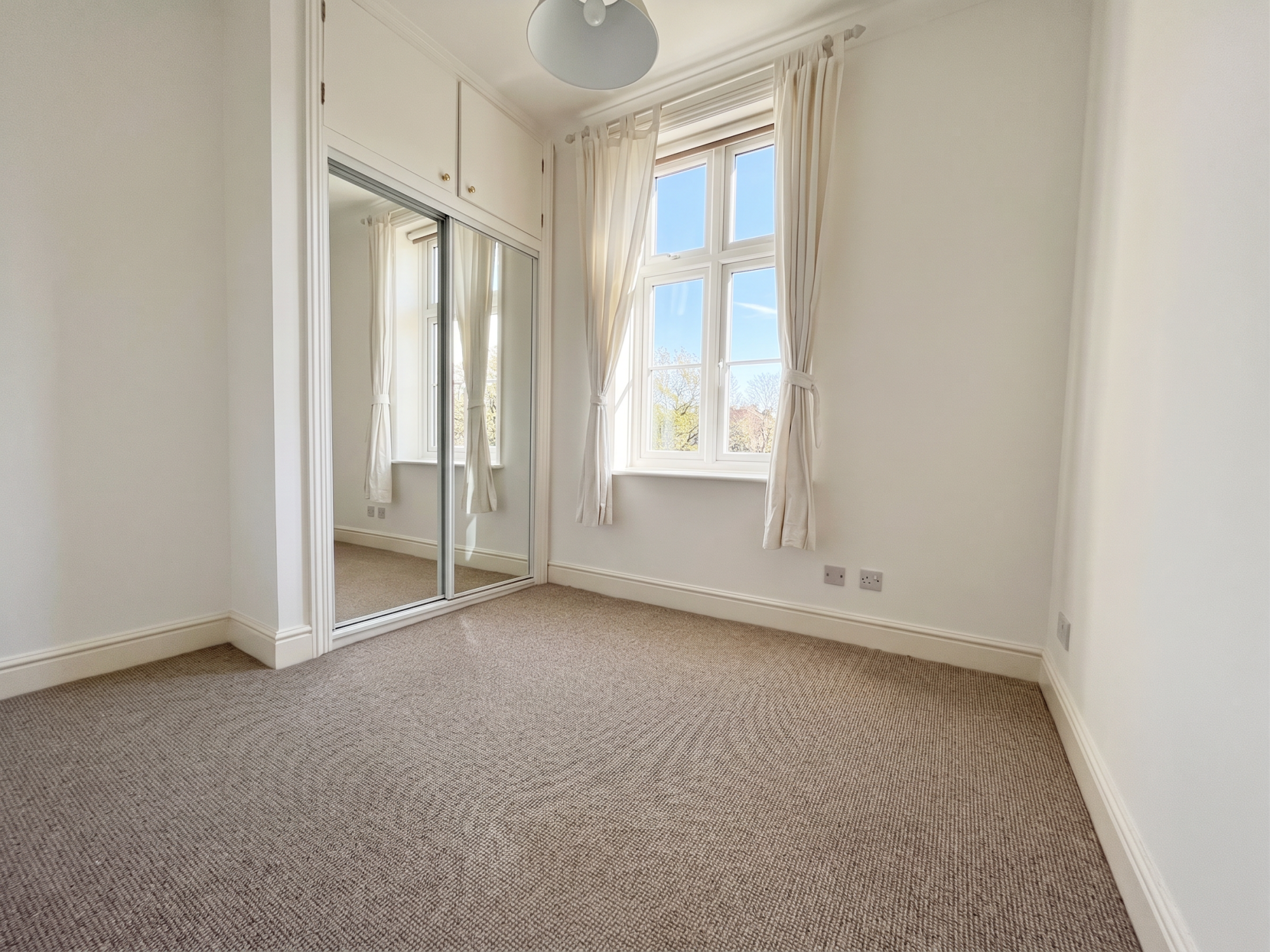 Flat Upton Park in Slough