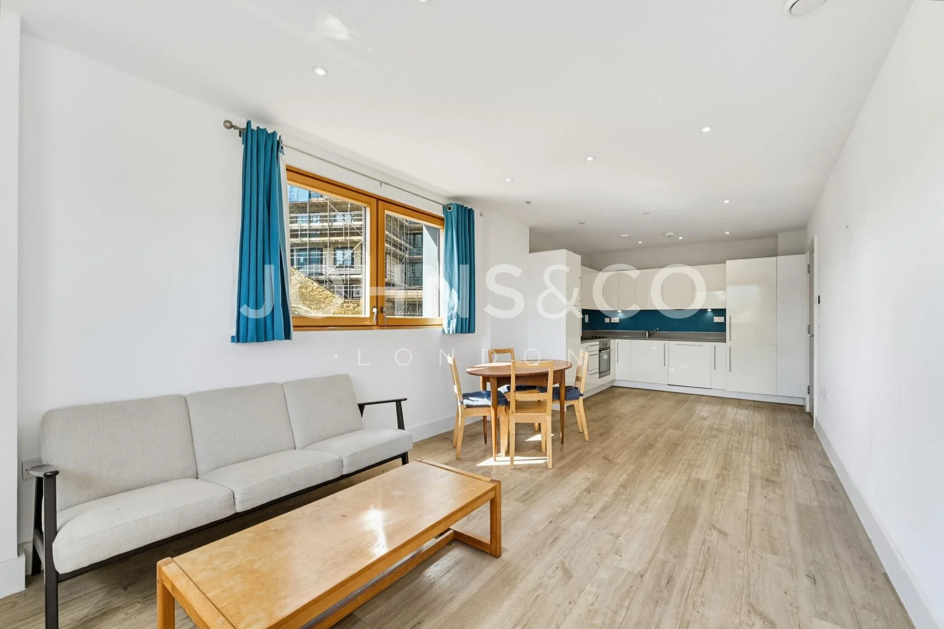 Flat St Ives Place in Greater London